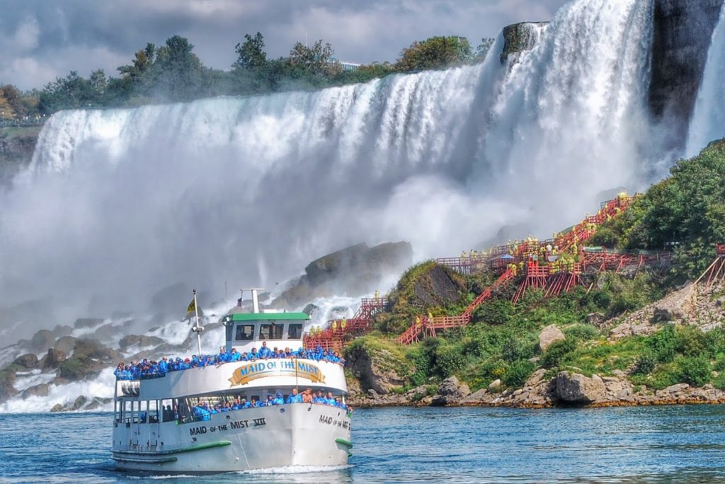 Electric ferries in Niagara Falls