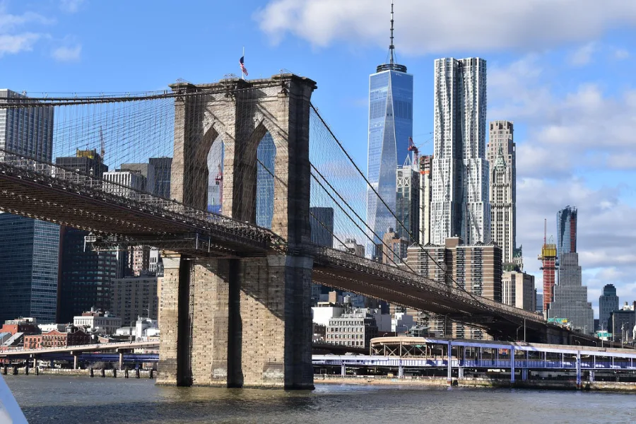 Nueva York en un día, Puente de Brooklyn